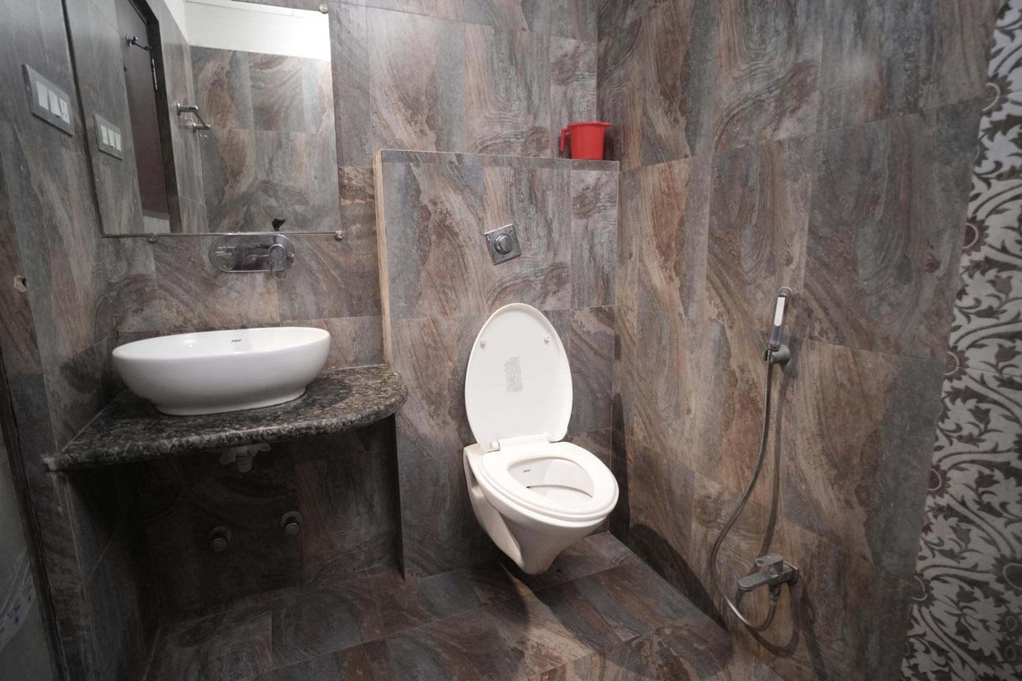 Hotel Rajkamal Near Varanasi Railway Station Экстерьер фото
